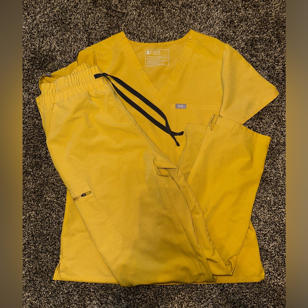 Figs yellow scrub set - S/M